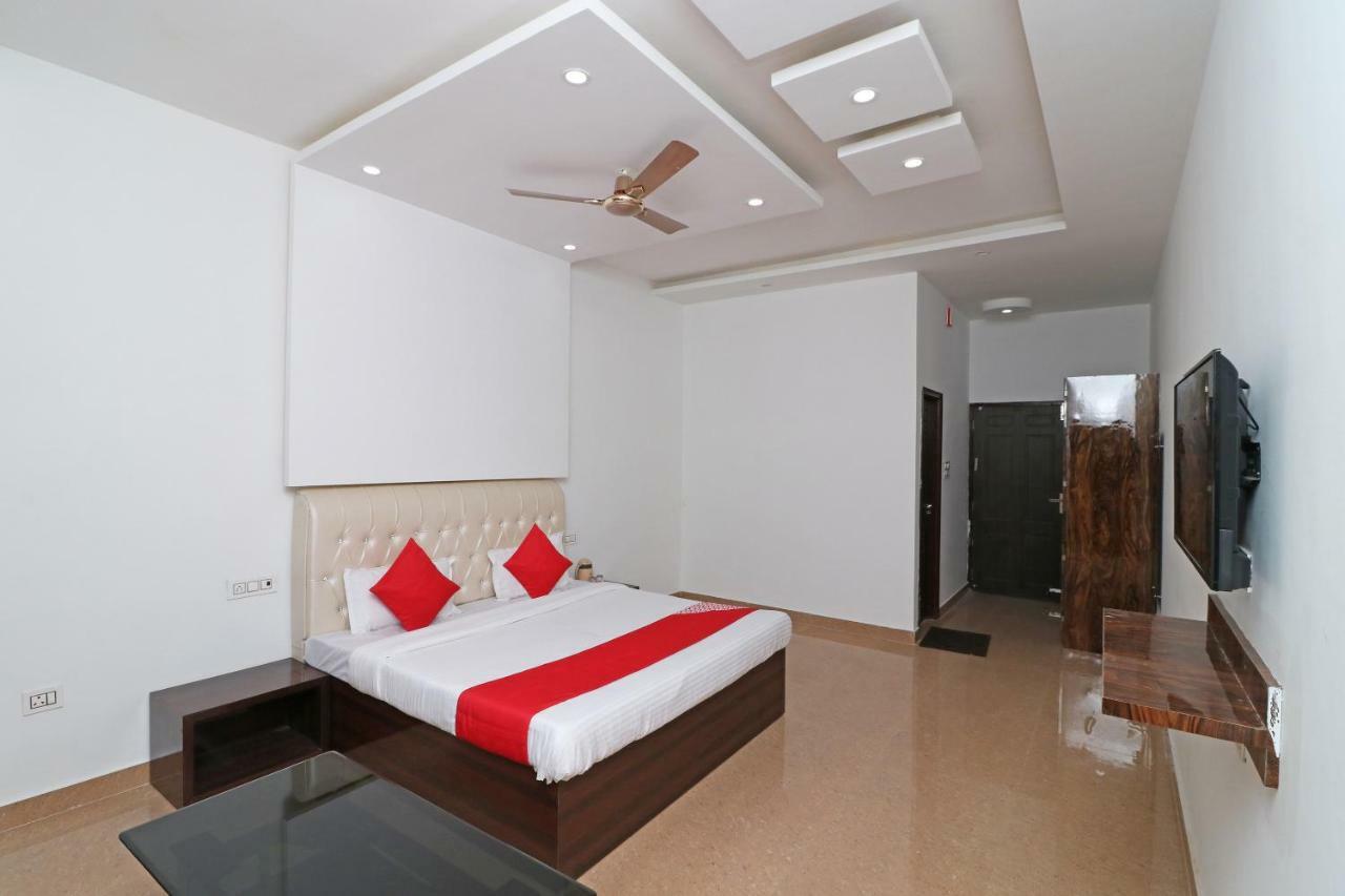 Oyo 29755 Hotel Jammu Airlines Exterior photo