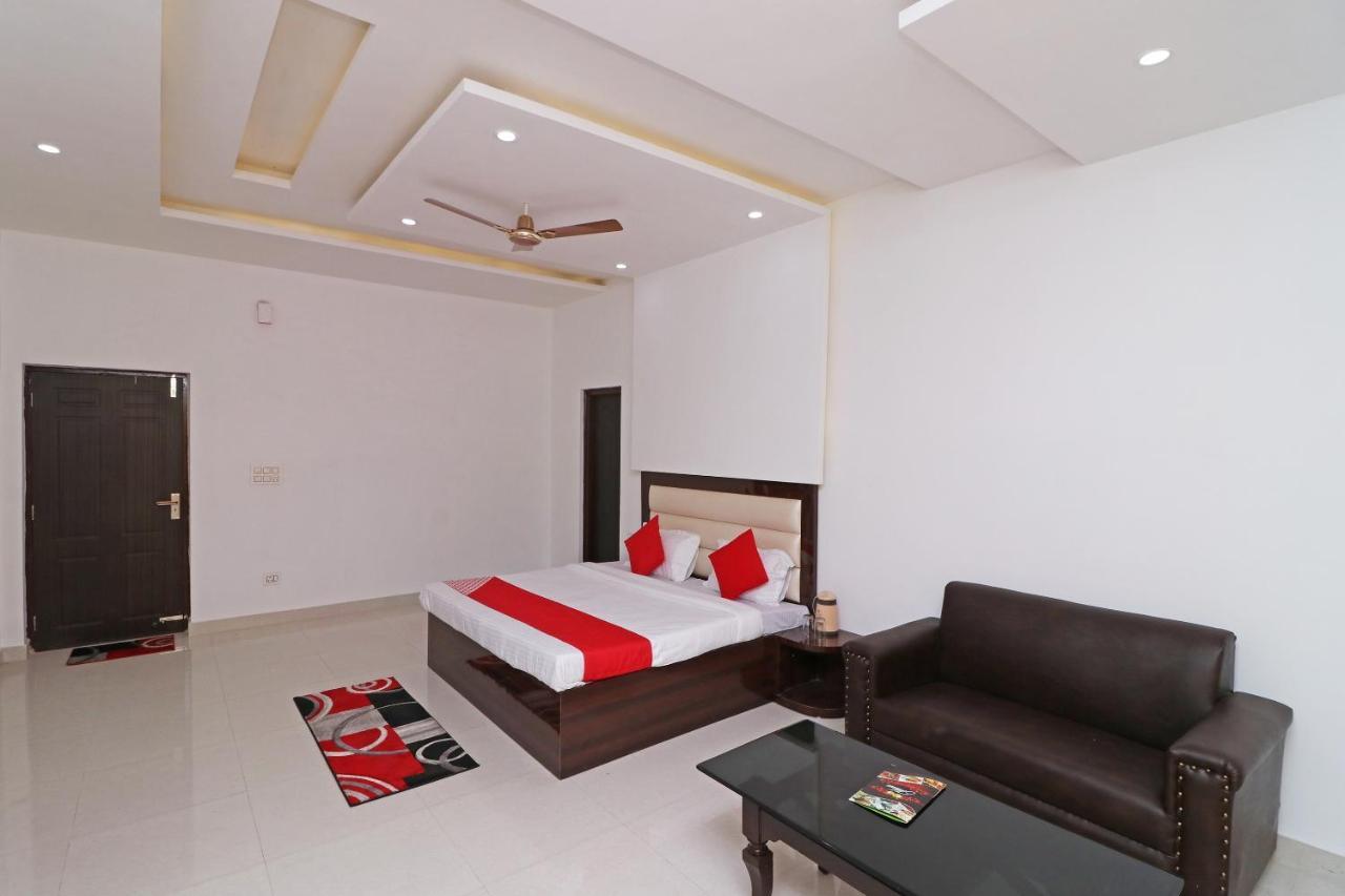 Oyo 29755 Hotel Jammu Airlines Exterior photo